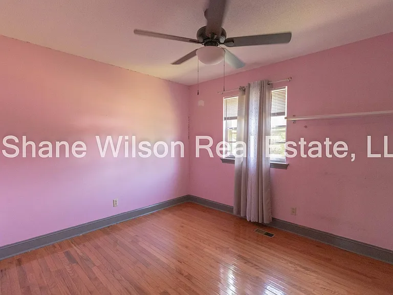 617 Spring Valley Ln — Photo 14