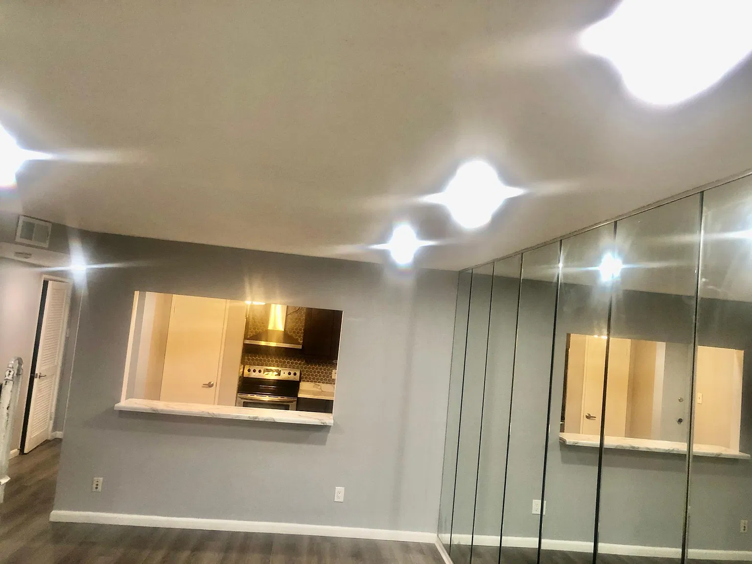 1 bed, 700 sqft, $1,200 — Photo 4