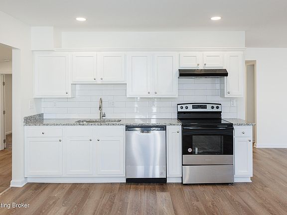 3rd image of 13507 Greystone Ave