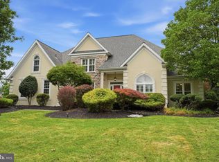 102 Whisper Wood Ct, Newtown, PA 18940