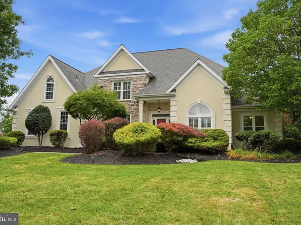 102 Whisper Wood Ct, Newtown, PA 18940