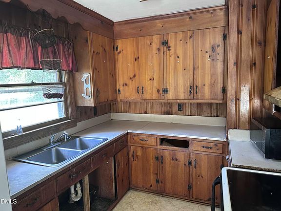 5th image of 2920 Okelly St