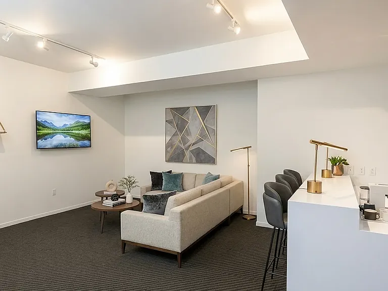 404 E College St #501 — Photo 3