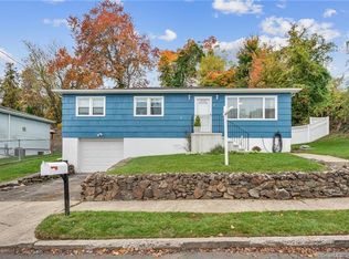 56 Sycaway St, West Haven, CT 06516