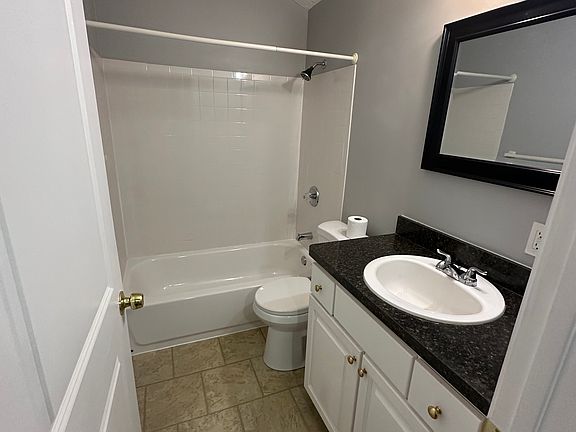 5th image of 639 Scriven Ave