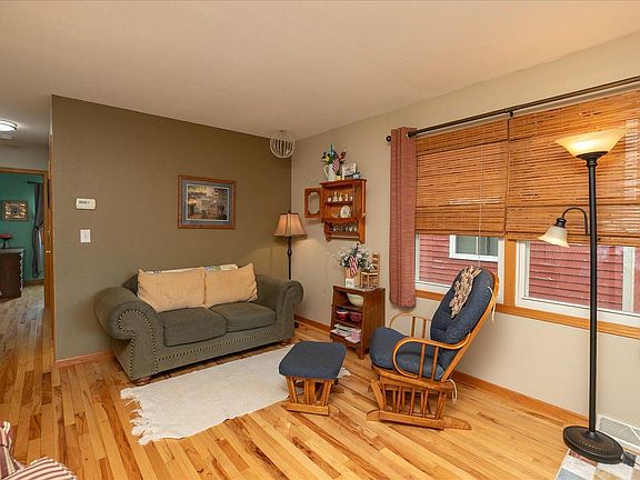3rd image of 217 1st St NE