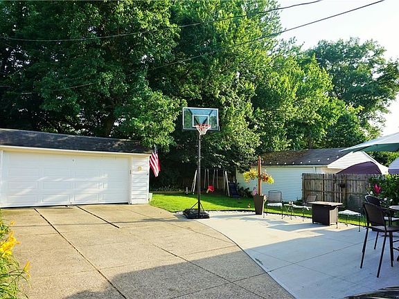 4th image of 10041 Beaconfield Dr