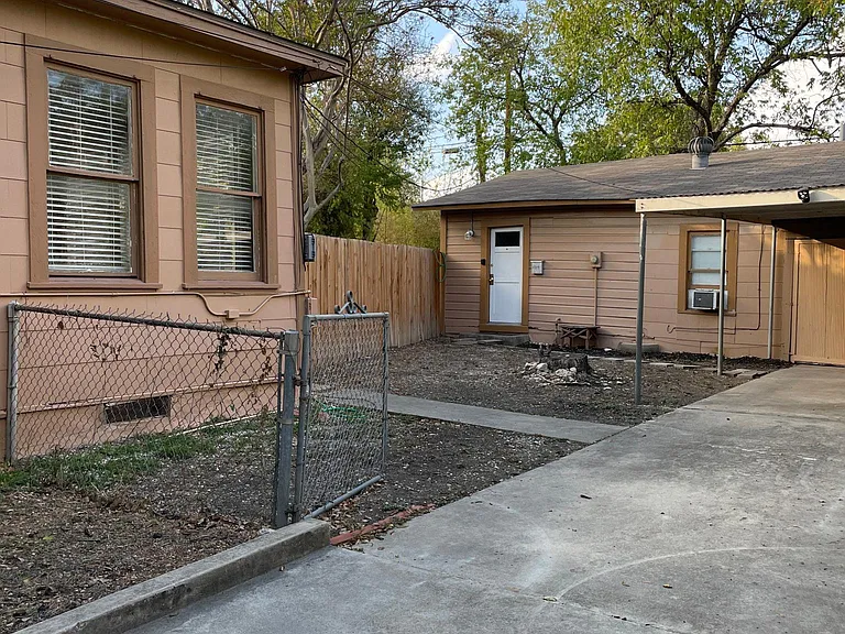 Front house is for rent. The building at the back with the white door is a rented apartment.