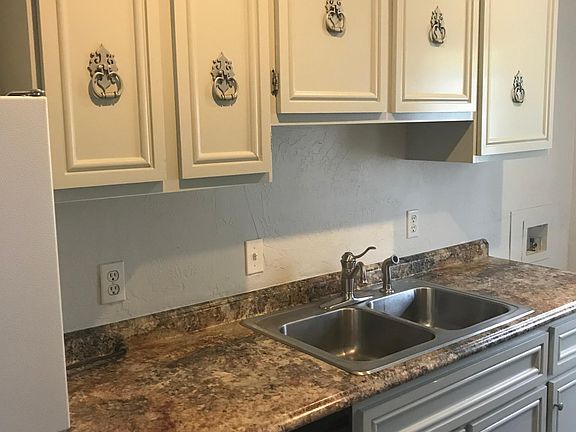 4th image of 1610 Milam Dr