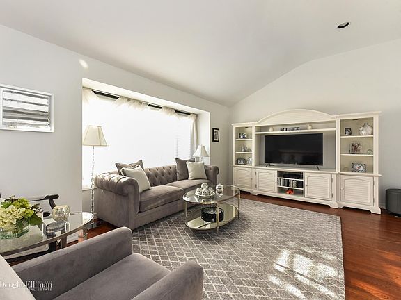 4th image of 121 Sutton Dr