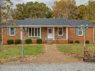 2206 Woodmont Dr, Springfield, TN 37172
