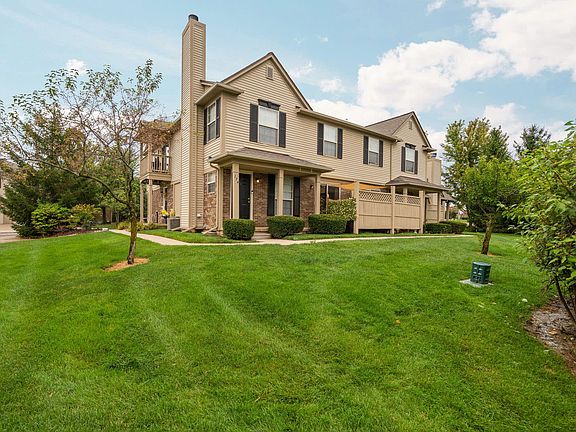 4th image of 174 Commons Cir