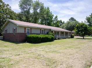 145 S Holly St, Siloam Springs, AR 72761