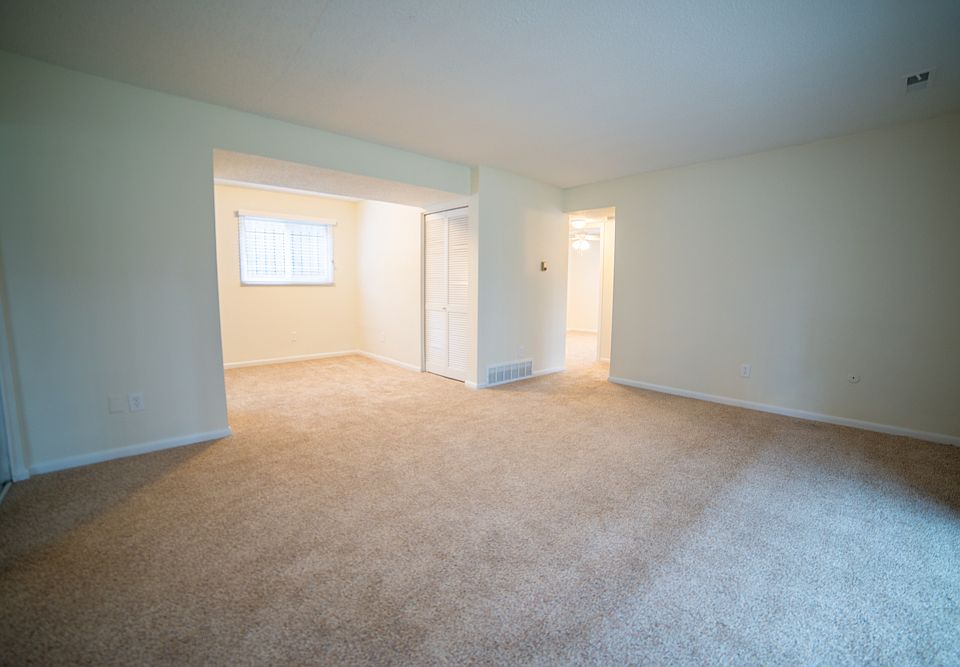 1st image of 4010 Oak St #8