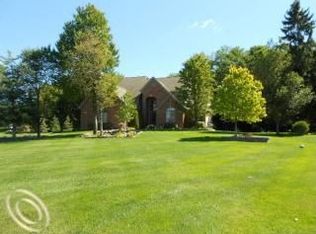 1940 Woodmar Ct, Howell, MI
