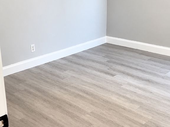4th image of 96 Eaton Pl #1L