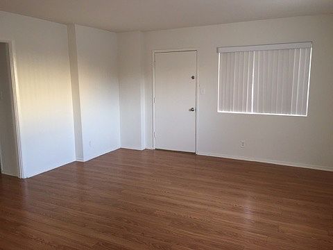 5th image of 11208 Morrison St #8