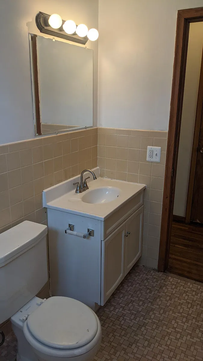 Building Photo - 5753 Sander Dr #4