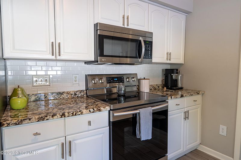 5th image of 32 Acorn Avenue