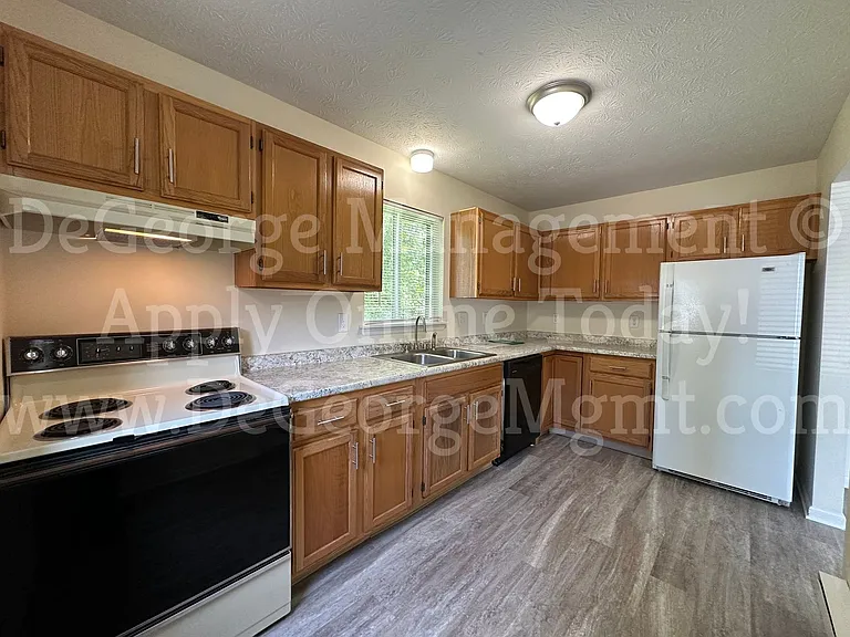 Parkway Apartments — Photo 28