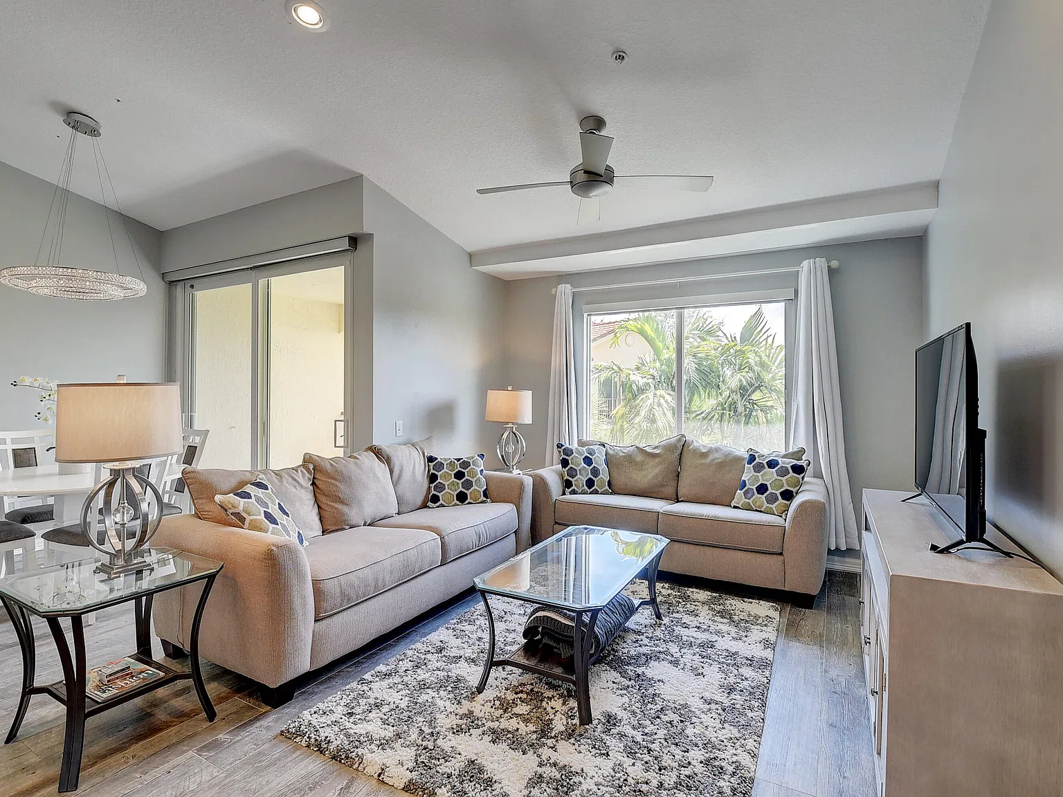 3 bed, 2.0 bath, 1233 sqft, $2,800 — Photo 4