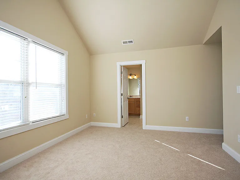 372 Joliet Ct — Photo 8