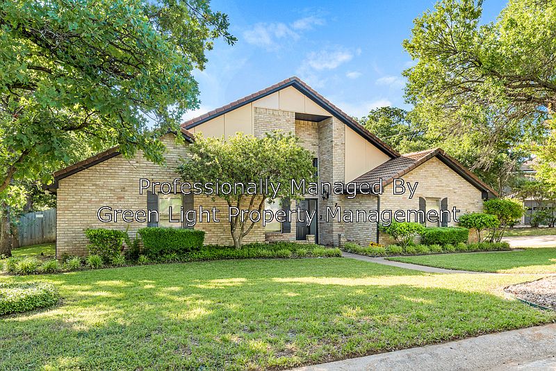 1st image of 3 Lake Forest Dr