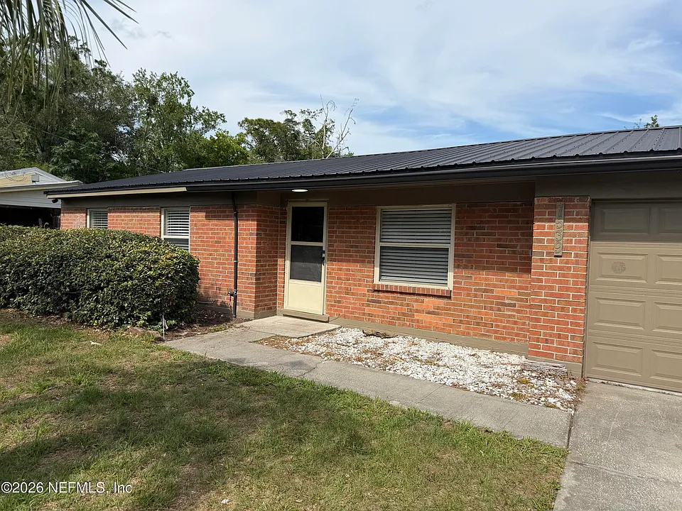 7539 Walden Rd E