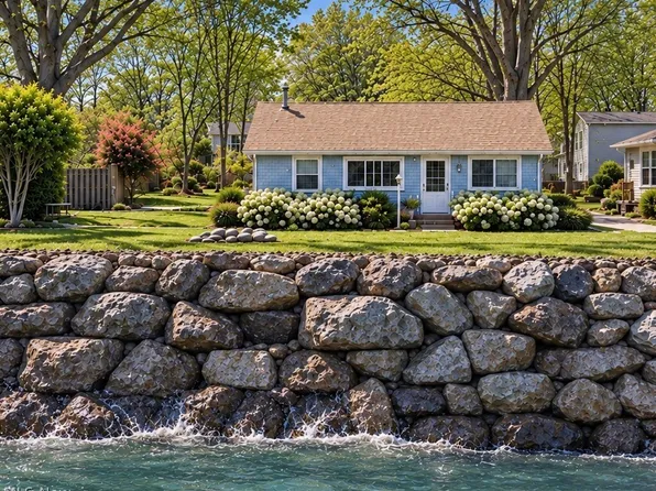 4532 Edgewater Dr, Sheffield Lake, OH 44054
