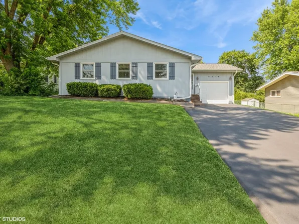 3216 Terrace Dr, McHenry, IL 60050