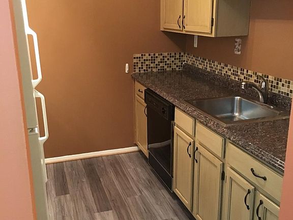 4th image of 1005 Woodrow Ave APT 2A