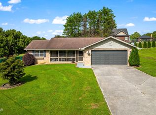 1301 Snappwood Dr, Sevierville, TN 37862