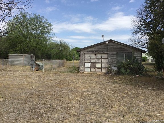 3rd image of 1807 Thompson Pl