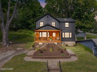 306 Columbus Ave, Hawley, PA 18428
