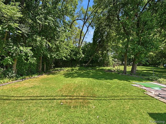5th image of 305 Renshaw Avenue