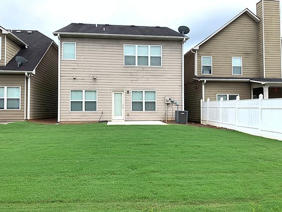 4th image of 68 Oakmont Dr
