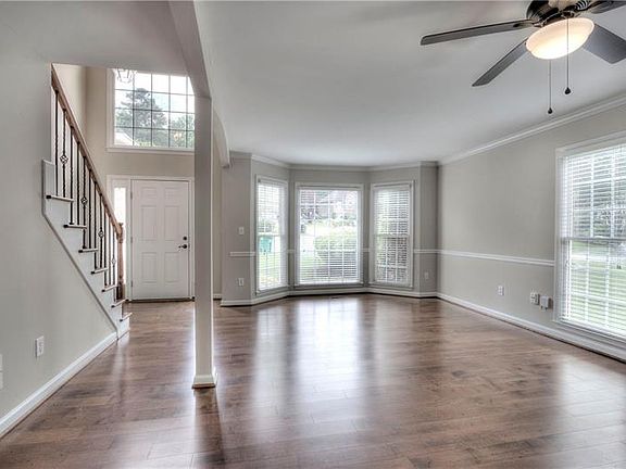 4th image of 642 Overhill Dr