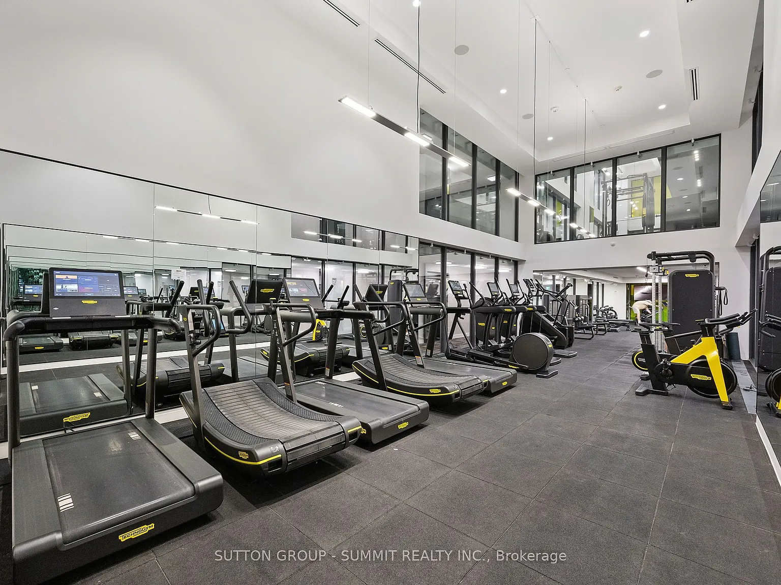 2 bed, $2,400 — Photo 4