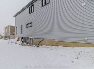 142 Lumen Pl #B, Ottawa, ON K1W0S9