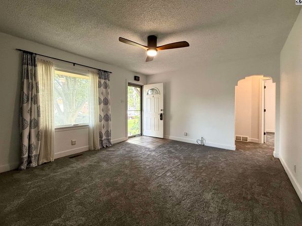706 W 20th Ave, Hutchinson, KS 67502