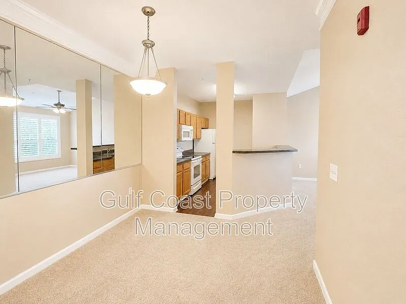 1 bed, 1.0 bath, 794 sqft, $1,295 — Photo 4