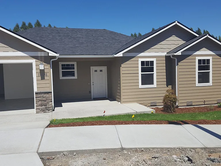 1738 Skylar Ct — Photo 1