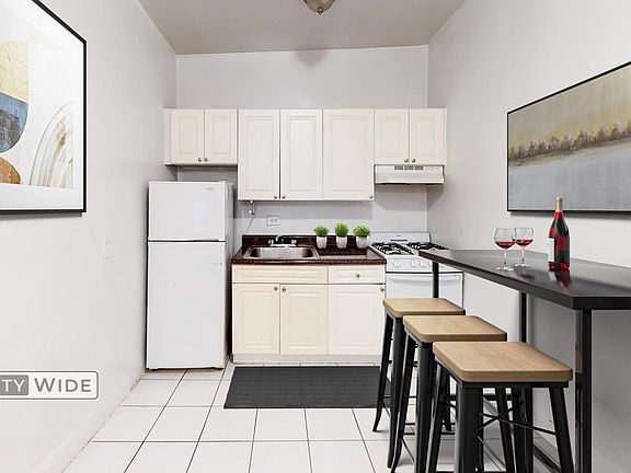4th image of 922 3rd Ave APT 5F