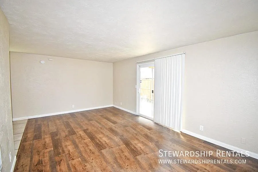 3 bedroom Duplex in Springfield! — Photo 3