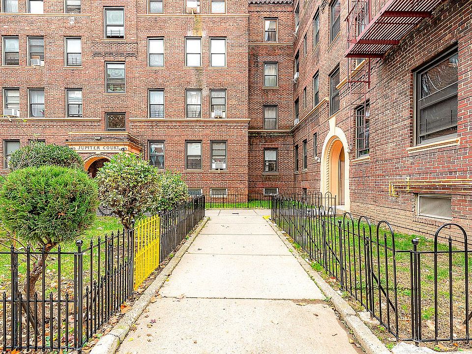 1st image of 62-64 Saunders St #P3