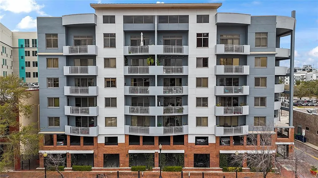 4 bed, 3.0 bath, 2501 sqft, $4,800 — Photo 1