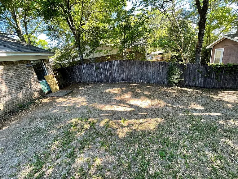 4615 Gladstone Dr — Photo 30