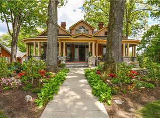 1056 N Main St, Mount Airy, NC 27030