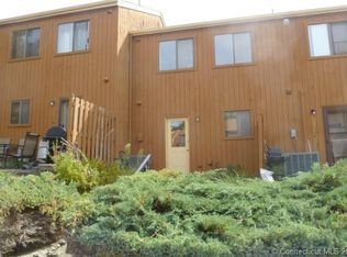 10 Macintosh Ln, Ansonia, CT 06401