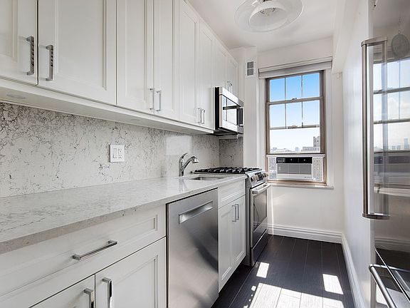 4th image of 45 Christopher St APT 15A